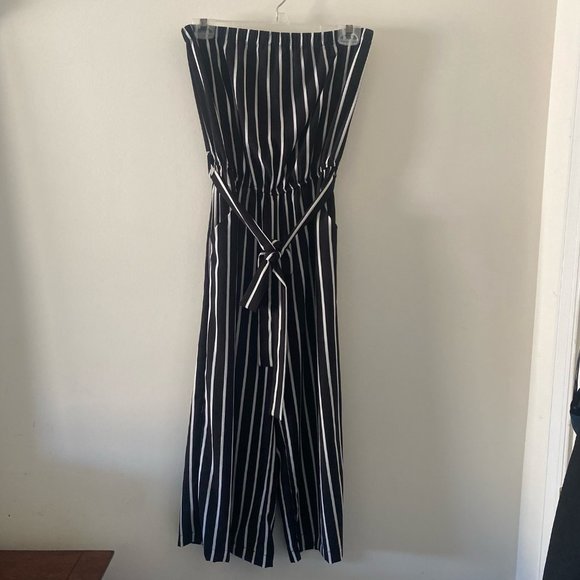 Strapless Black and White Jumpsuit with Tie Belt and Pockets - Picture 2 of 7